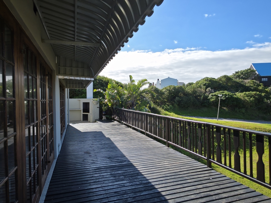 4 Bedroom Property for Sale in Paradise Beach Eastern Cape